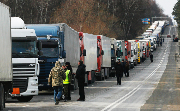 Через протести на українсько-польському кордоні утворилися 35-кілометрові черги