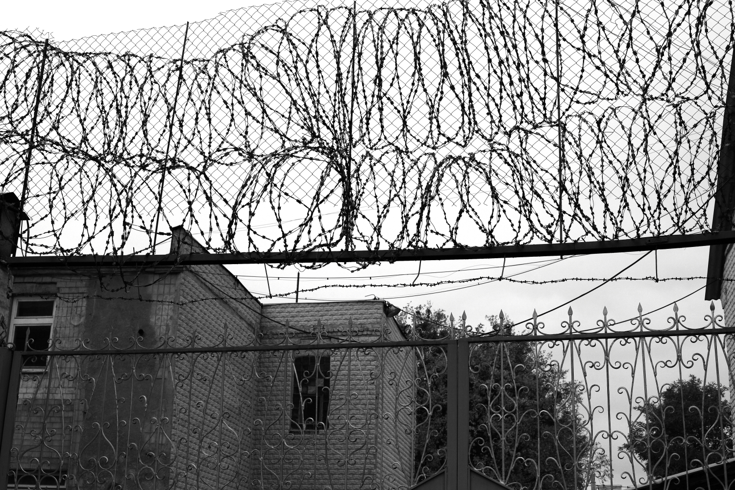 Тортури та голод: що відбувається з українськими полоненими в росії