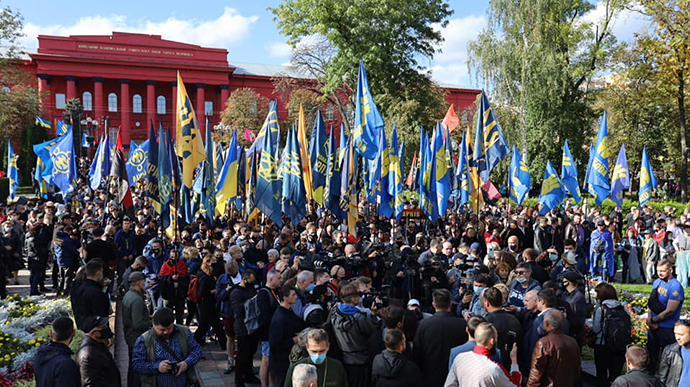 Більшість українців вважають, що влада погано справляється з реформами