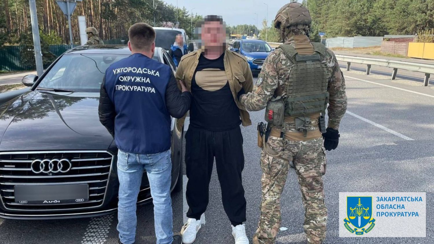 На Закарпатті затримали шахрая, який ошукав матір загиблого воїна на сім млн грн