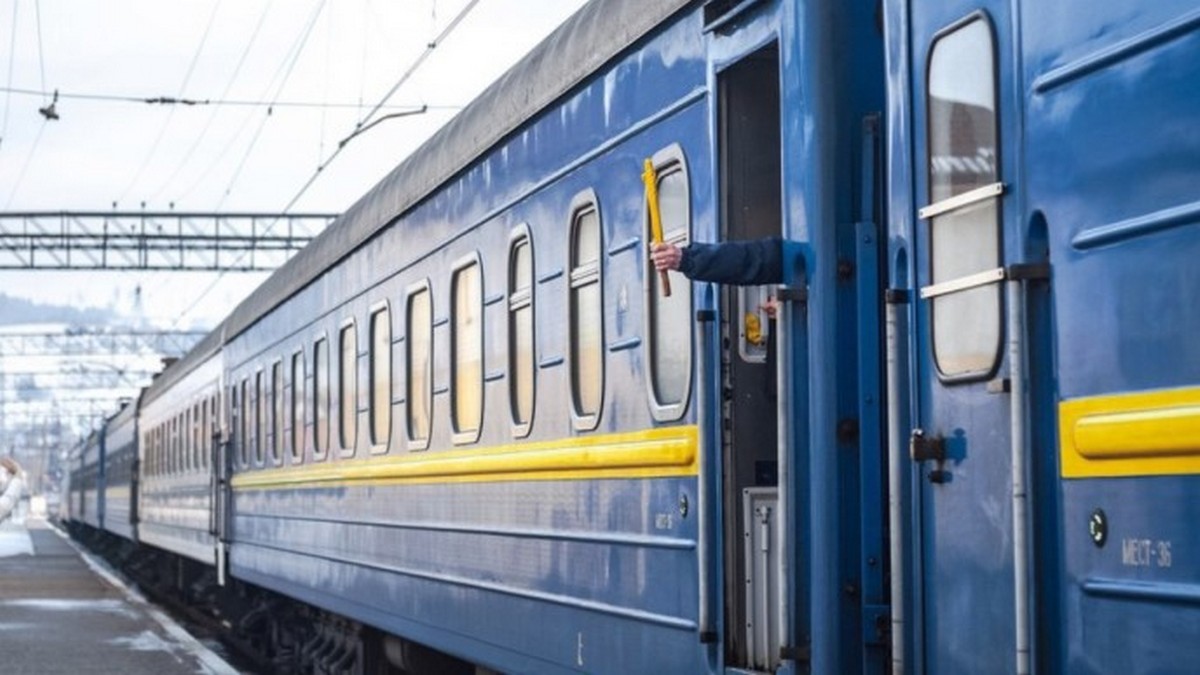 «Укрзалізниця» відновила рух поїздів поблизу Нікополя