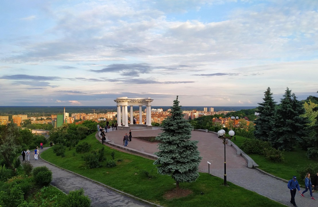 Спека, грози, подекуди град —  погода на Полтавщині буде мінливою