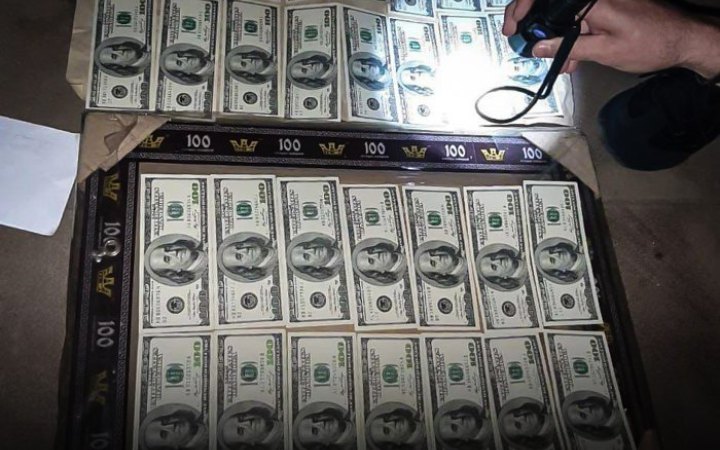 Більшість українців відзначають покращення у боротьбі з корупцією