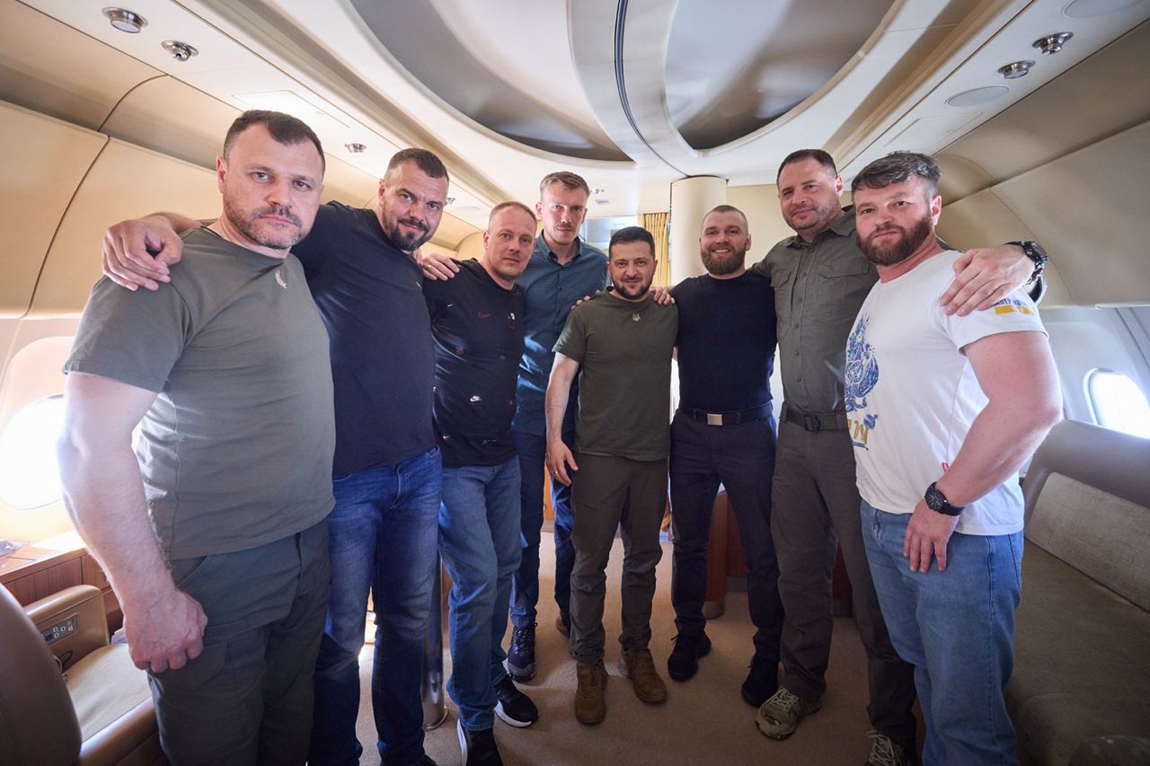 Україна повернула додому командування полку «Азов»