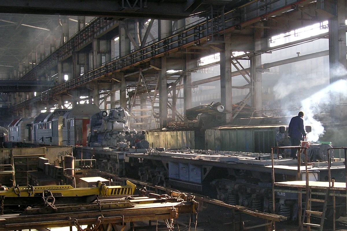 У Луганську дітям пропонують працювати на заводі