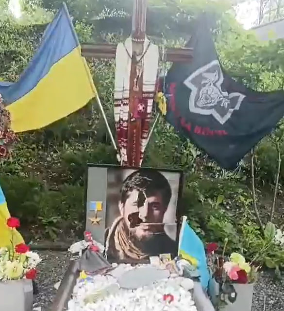 У Києві пошкодили могили Да Вінчі, Джуса та Петриченка (доповнено)