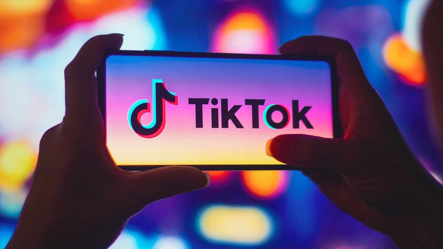 TikTok заблокує підліткам фільтри краси через загрозу психічному здоровʼю