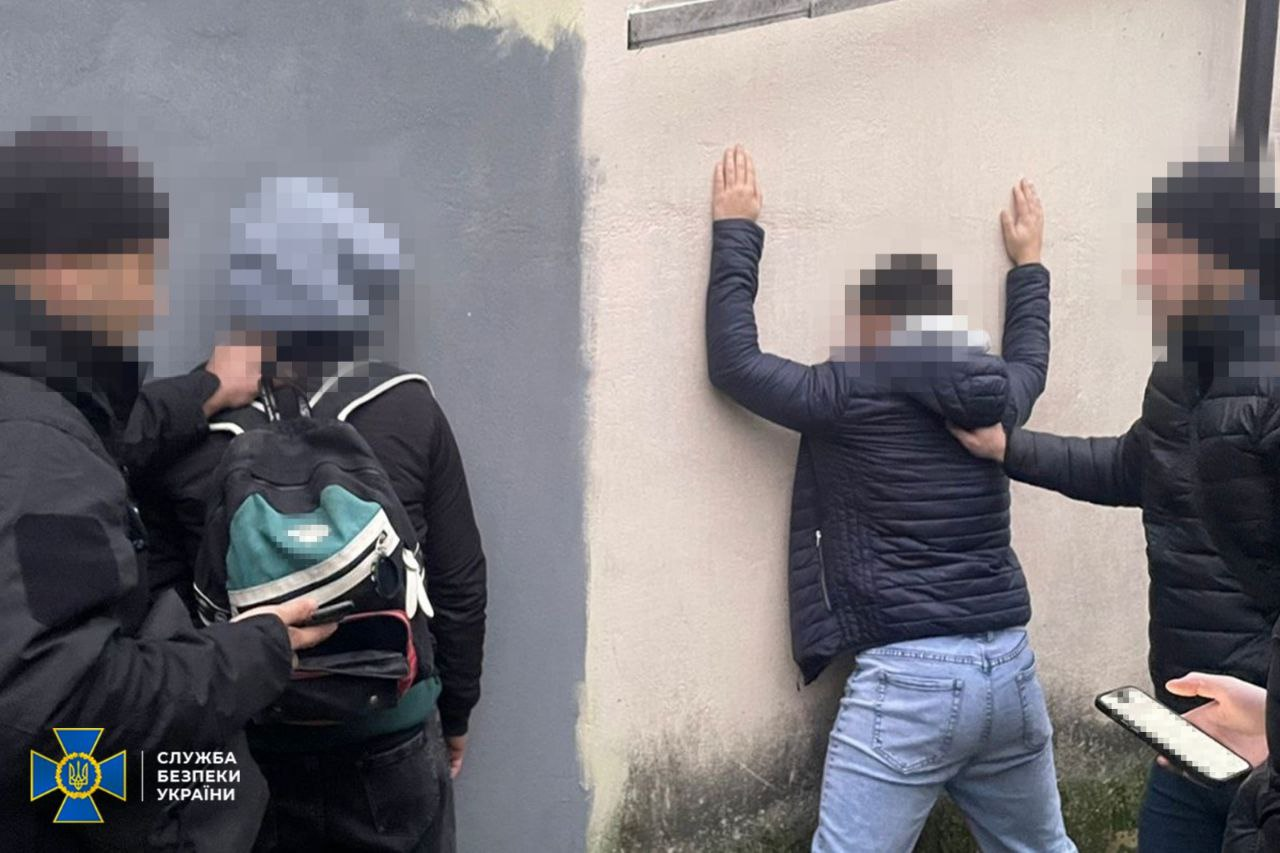 У Житомирі затримали агентів рф, які підірвали вибухівку біля райуправління поліції
