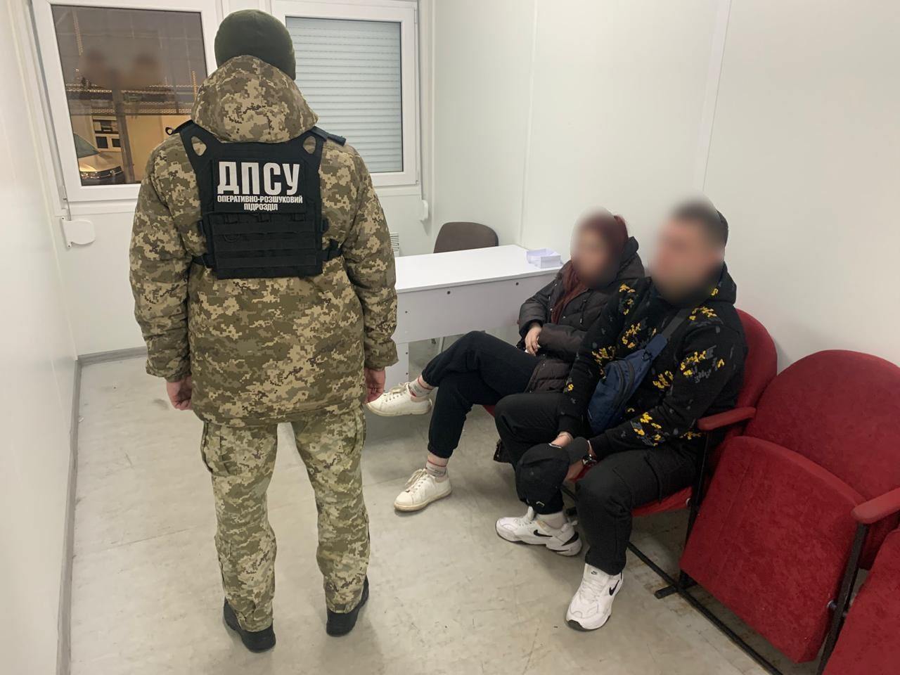 Фіктивний шлюб із дівчиною друга: на кордоні затримали ухилянта