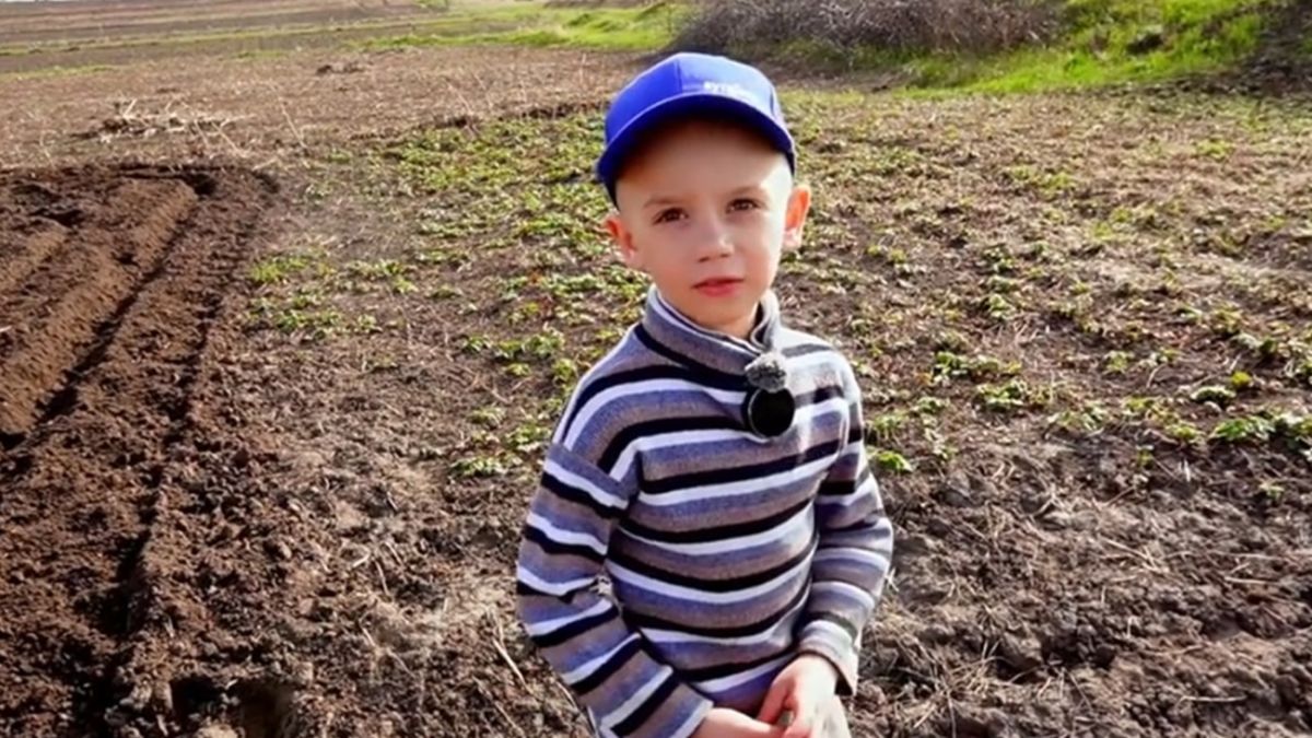 На Черкащині школяр зібрав кошти на 900 дронів