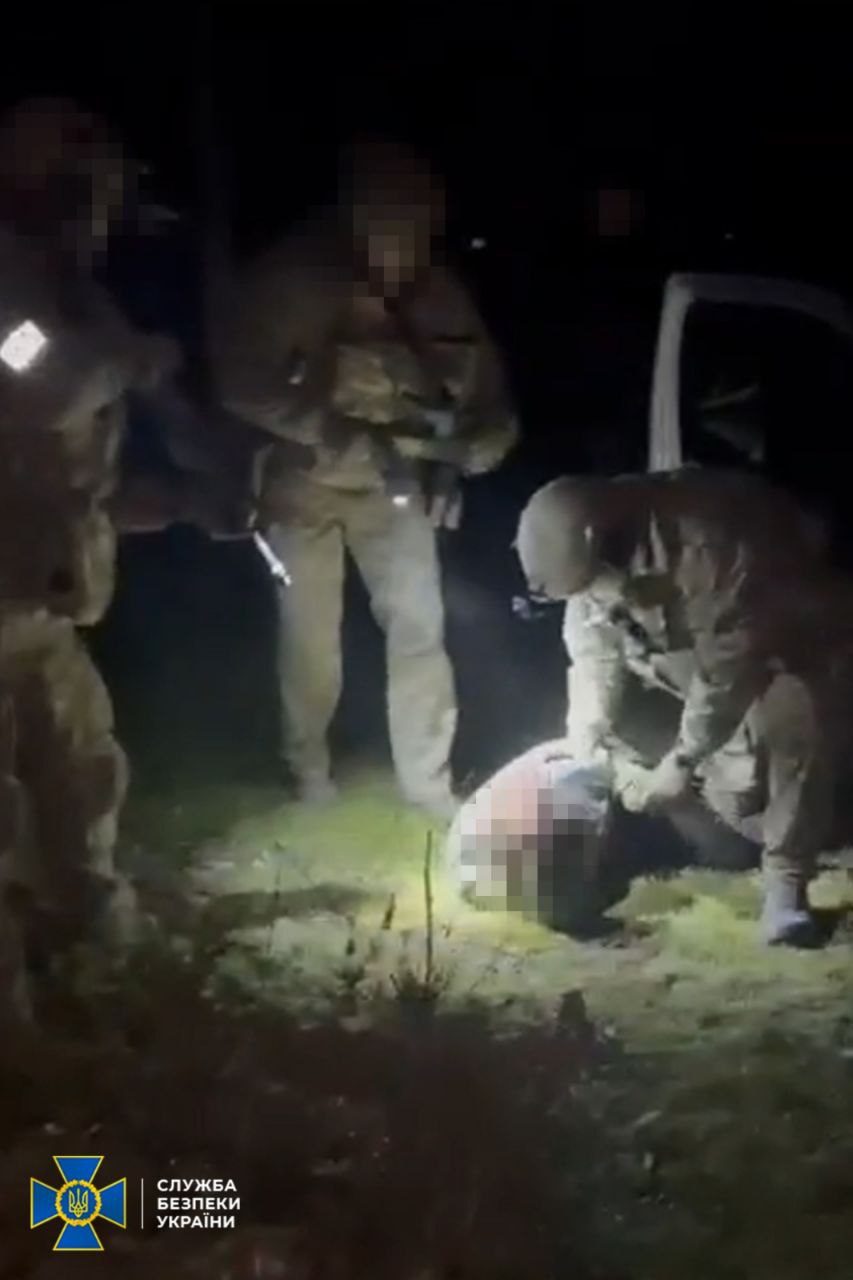 СБУ та Нацполіція затримали диверсантів, які підірвали залізничну колію