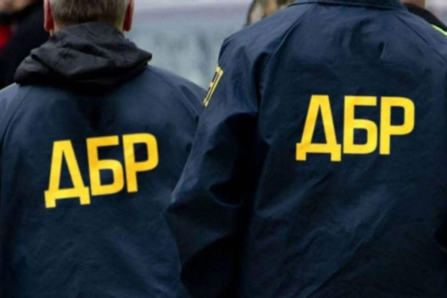 ДБР за рік викрило 120 посадовців, причетних до схем незаконної втечі з України