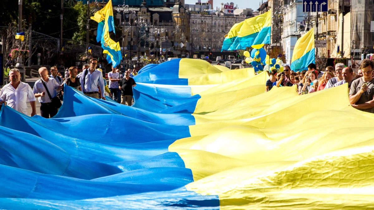 Більшість українців готові терпіти війну, «скільки потрібно» — опитування